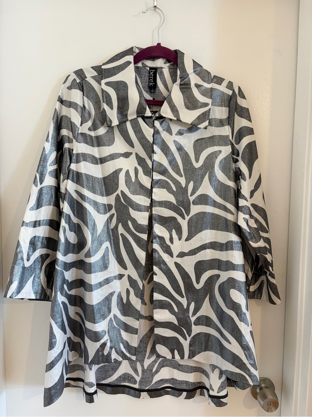 Berek Metallic Silver and White Abstract Print Coat, NWT, Size Large